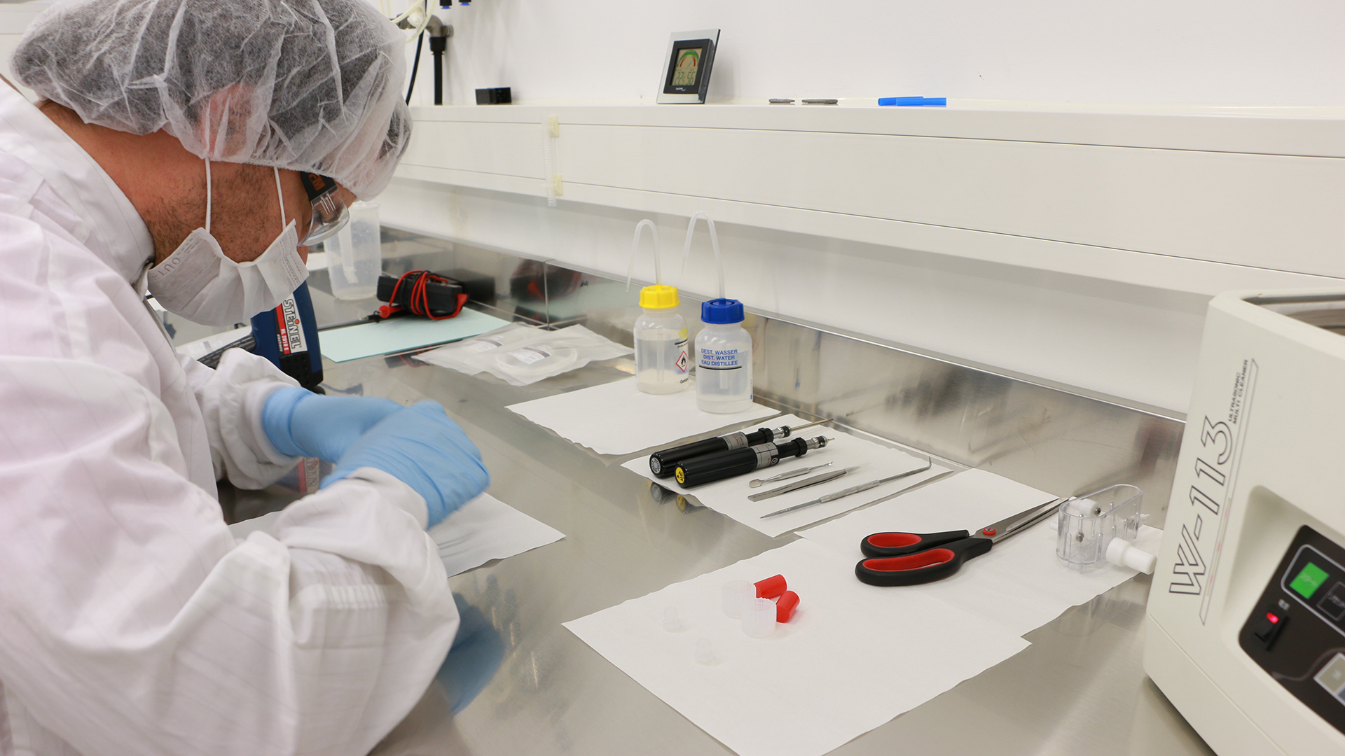 4Tex system assembly under cleanroom conditions