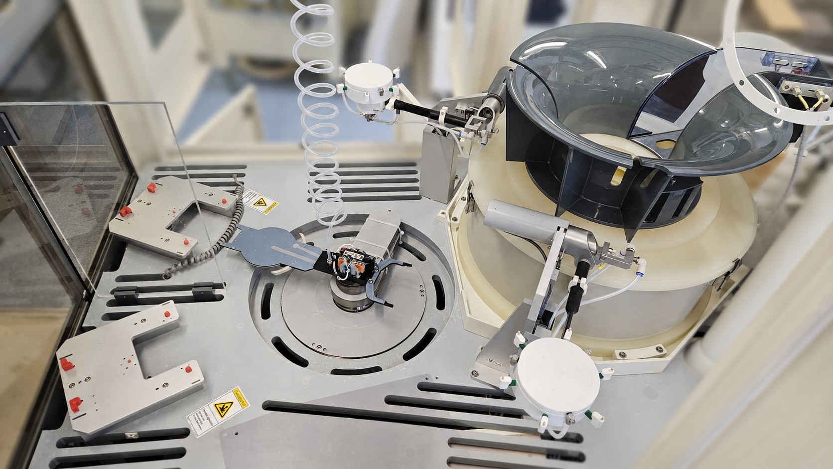 4Tex service technician working on wet-chemical process equipment in the cleanroom